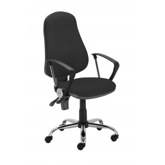 Трапезен стол в бял цвят.