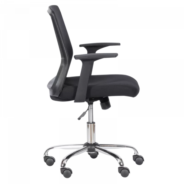 Работен стол в черен цвят.