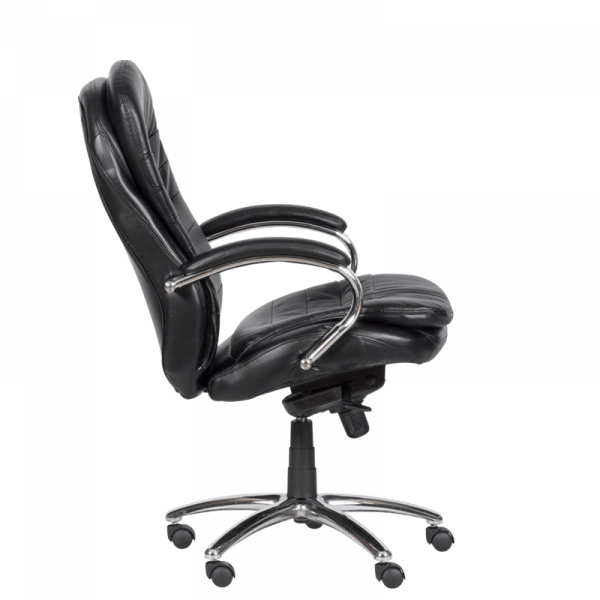 Директорски стол в черен цвят.