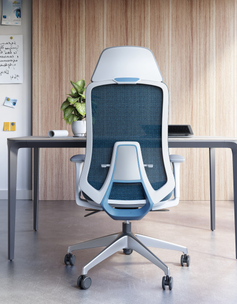 Ергономичен стол в сив цвят.