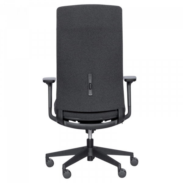 Ергономичен стол в черен цвят.