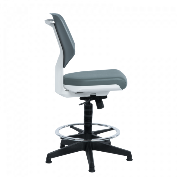 Работен стол в сив цвят.