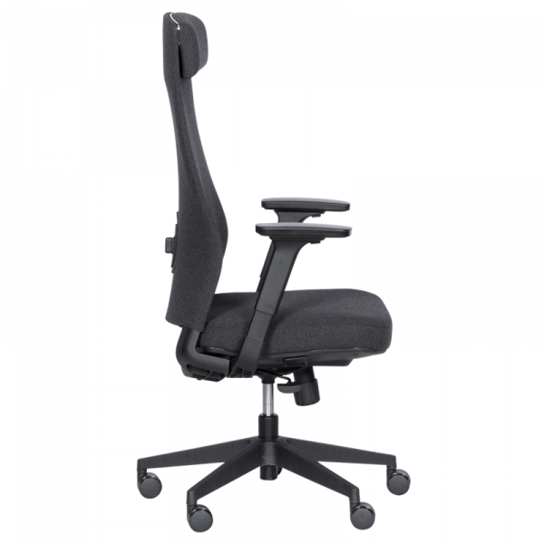 Ергономичен стол в черен цвят.