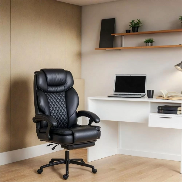 Директорски стол в черен цвят.