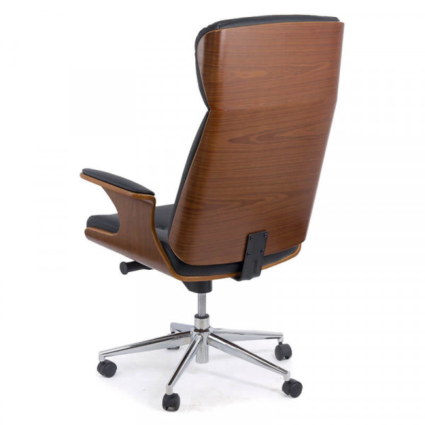 Директорски стол в черен цвят.