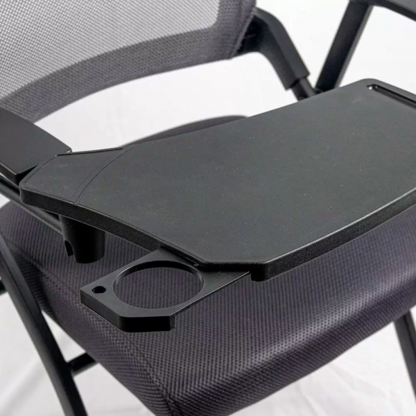 Посетителски стол в сив цвят.