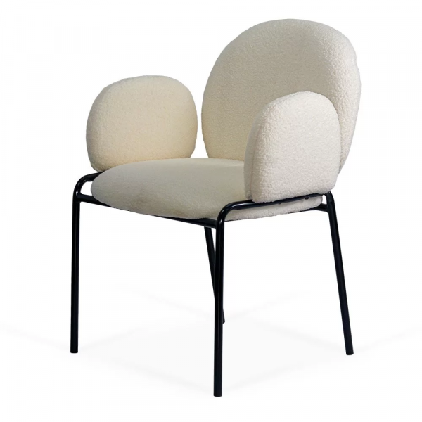 Кремав трапезен стол.