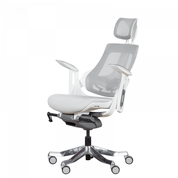 Ергономичен стол в бял цвят.