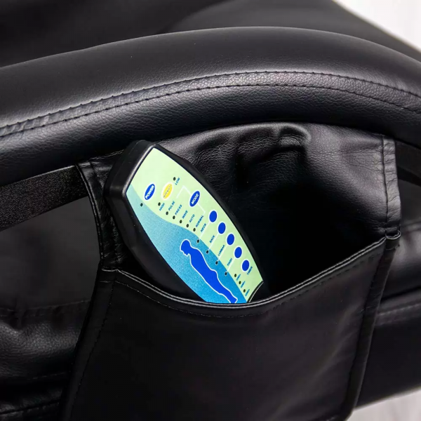 Директорски стол в черен цвят.