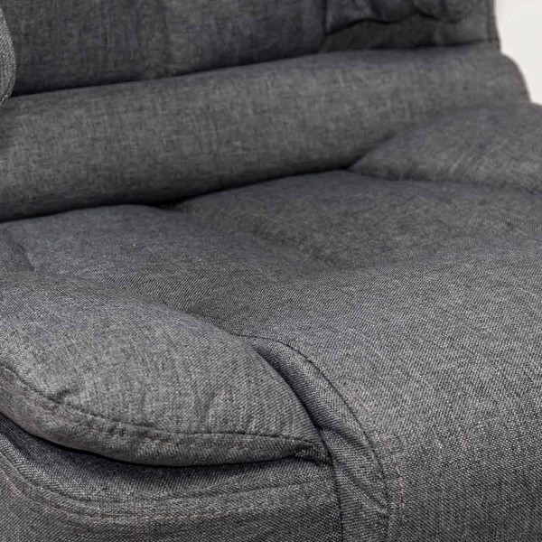 Директорски стол в сив цвят.