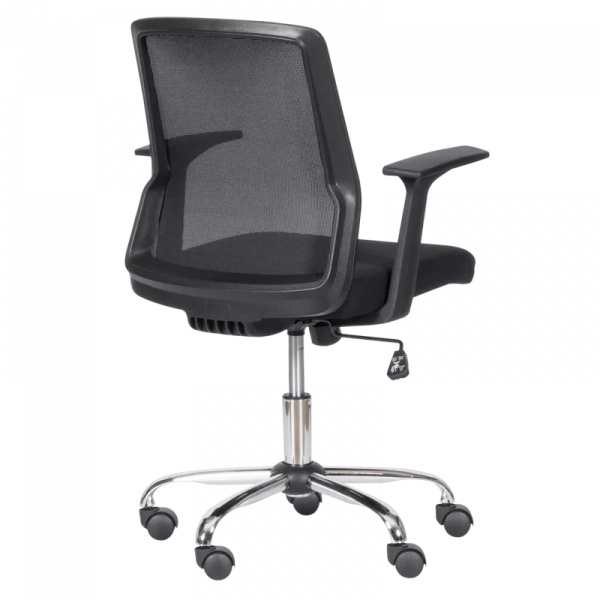 Работен стол в черен цвят.