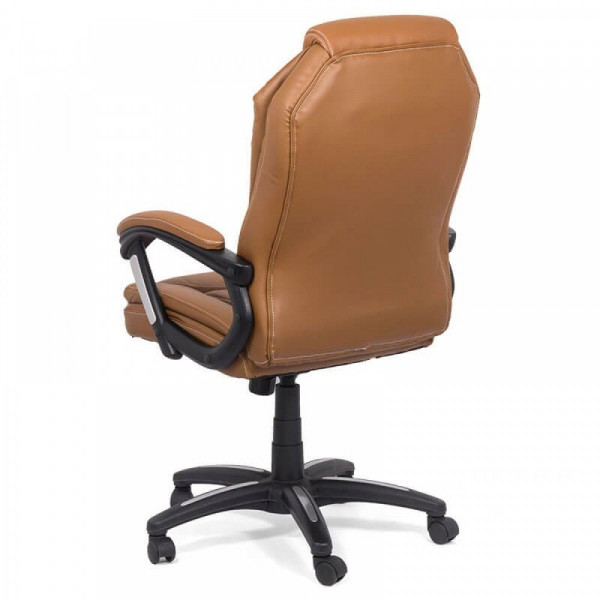 Директорски стол в кафяв цвят.