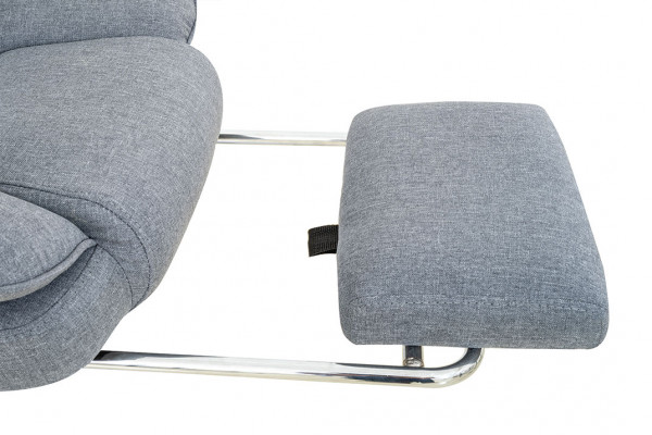 Директорски стол в сив цвят.