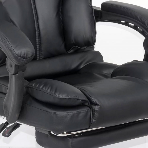 Директорски стол в черен цвят.