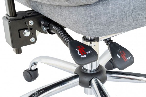 Директорски стол в сив цвят.