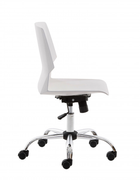 Работен стол в бял цвят.