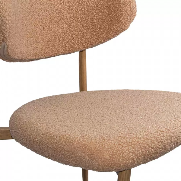 Бежов трапезен стол.