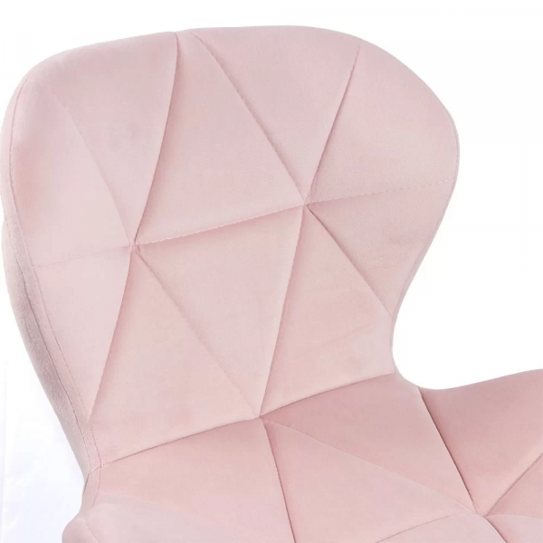 Работен стол в розов цвят.