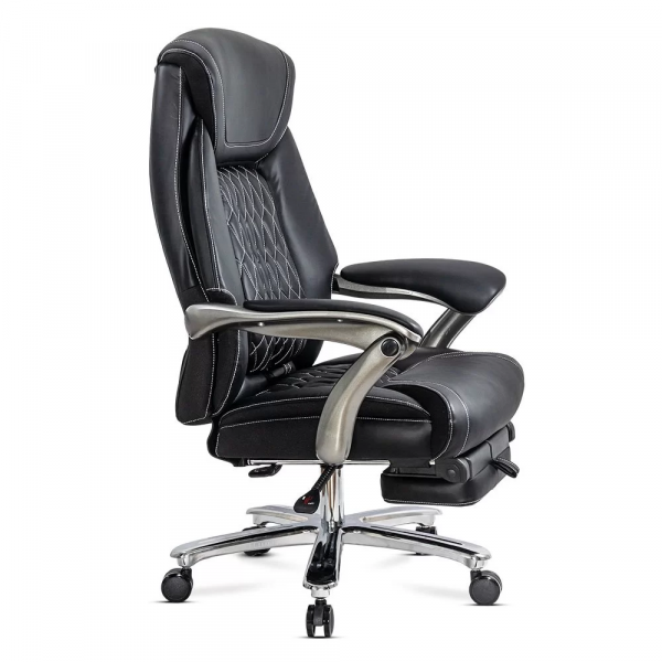 Черен директорски стол.