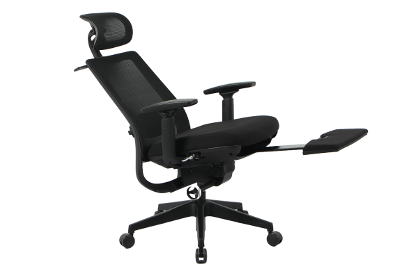 Черен ергономичен стол.