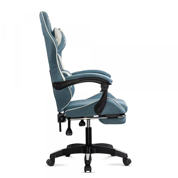 Син геймърски стол.