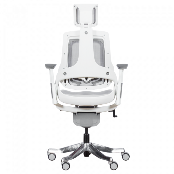 Ергономичен стол в бял цвят.