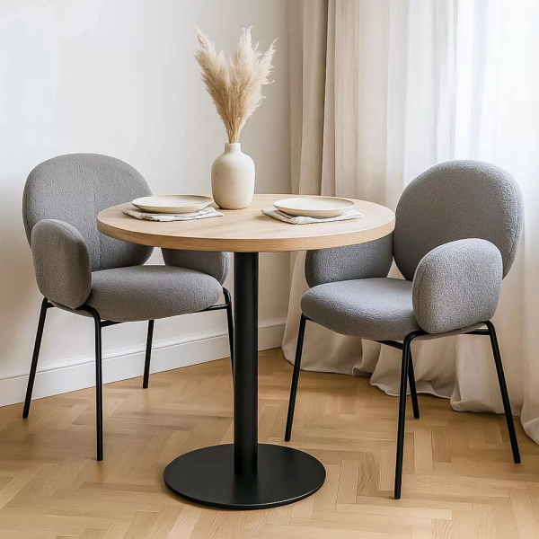 Сив трапезен стол.