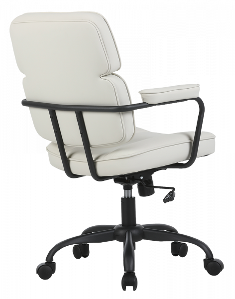 Работен стол в бял цвят.