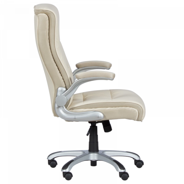 Директорски стол в цвят крем.