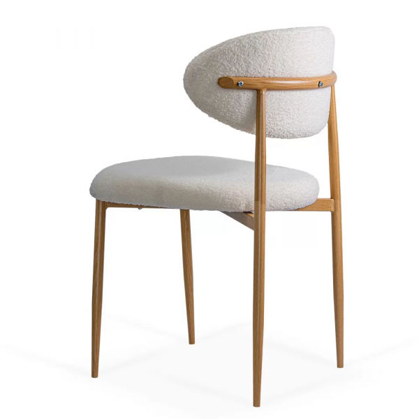 Кремав трапезен стол.