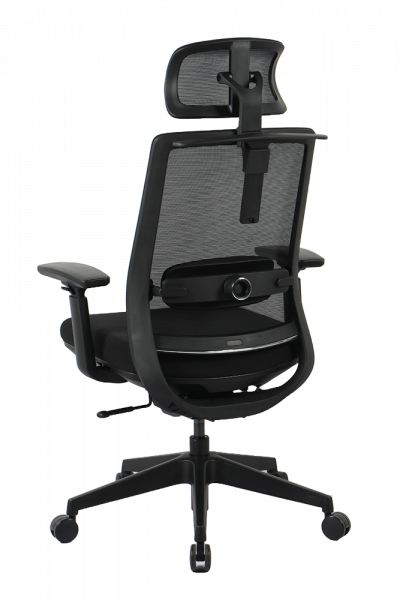 Черен ергономичен стол.