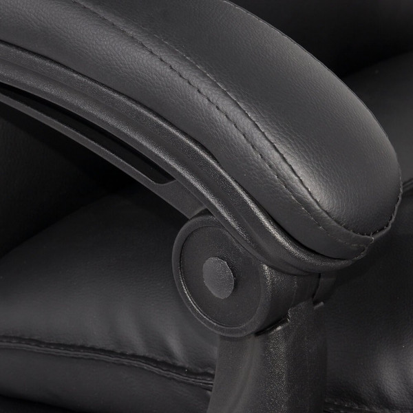 Директорски стол в черен цвят.