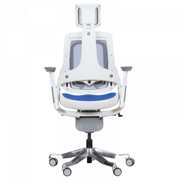 Ергономичен стол в син цвят.