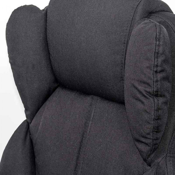 Директорски стол в черен цвят.