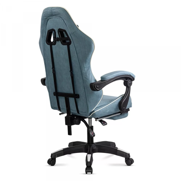 Син геймърски стол.