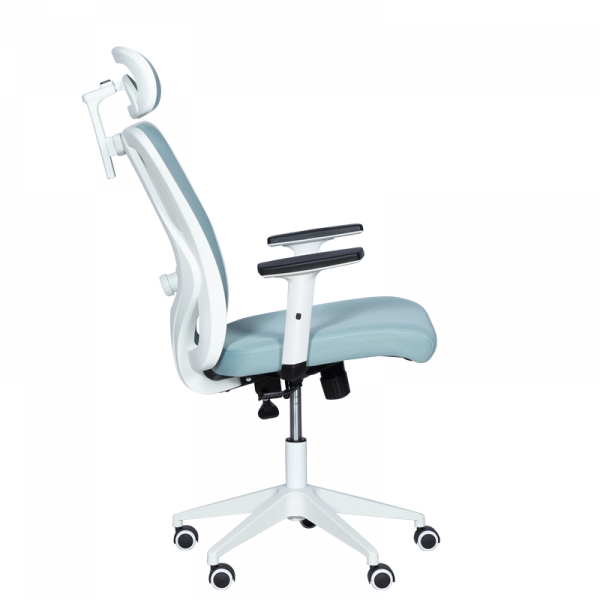 Ергономичен стол в син цвят.